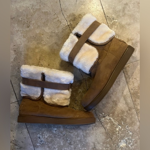 Guess ladies booties NWOT, camel color, brass accessories size 7 1/2 medium - Picture 9 of 14